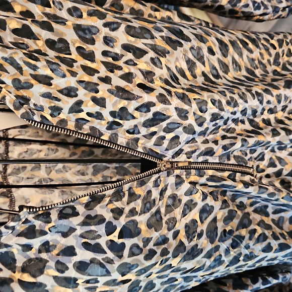 👚NOTATIONS ABSTRACT PRINT BLOUSE - Picture 4 of 9